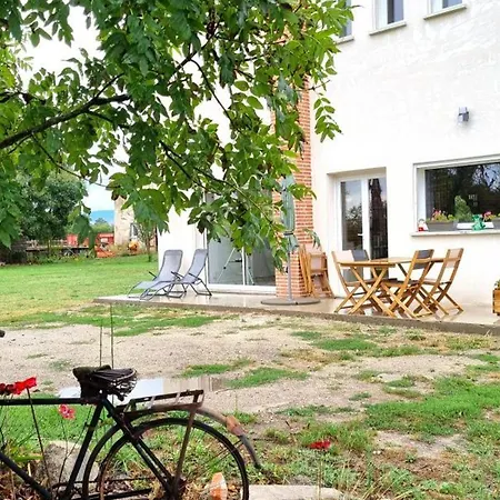 De 5 Pers. Avec Terrasse Et Nature A Precieux